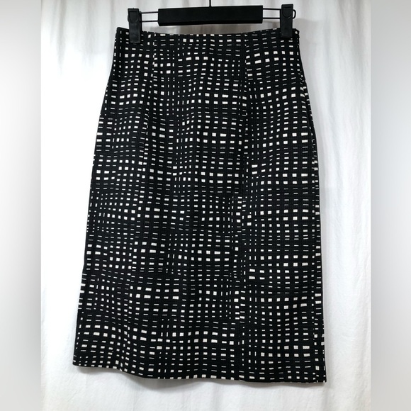 Theory Pencil Skirt Geometric Lines Black White Back Slit Unlined Size 0 - Picture 1 of 16